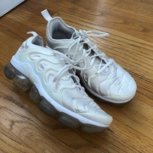 Nike air vapor max plus sneaker size 8 white